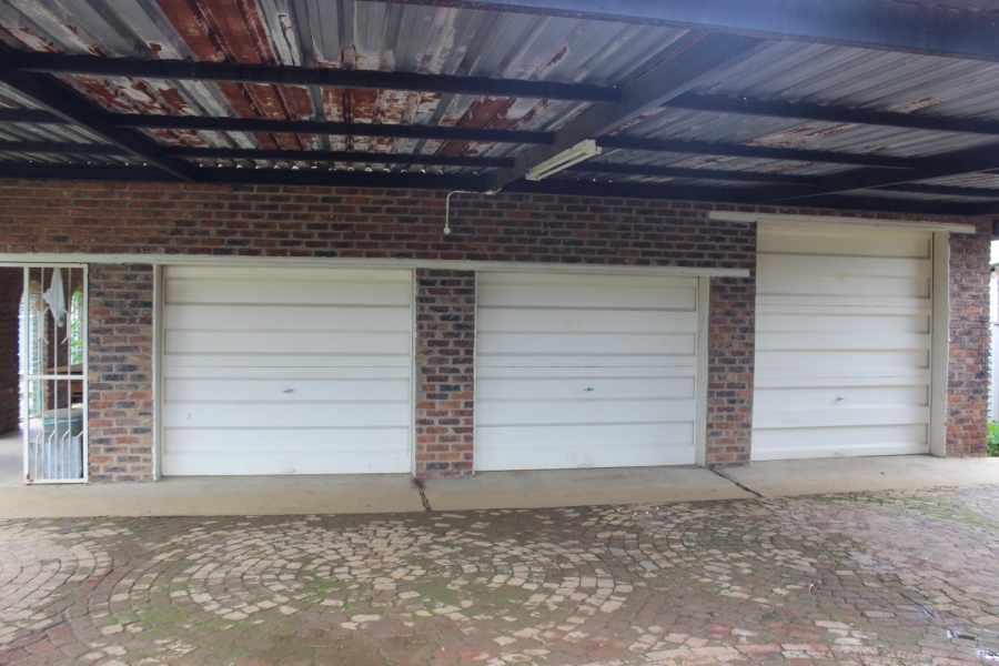 6 Bedroom Property for Sale in Deneysville Free State
